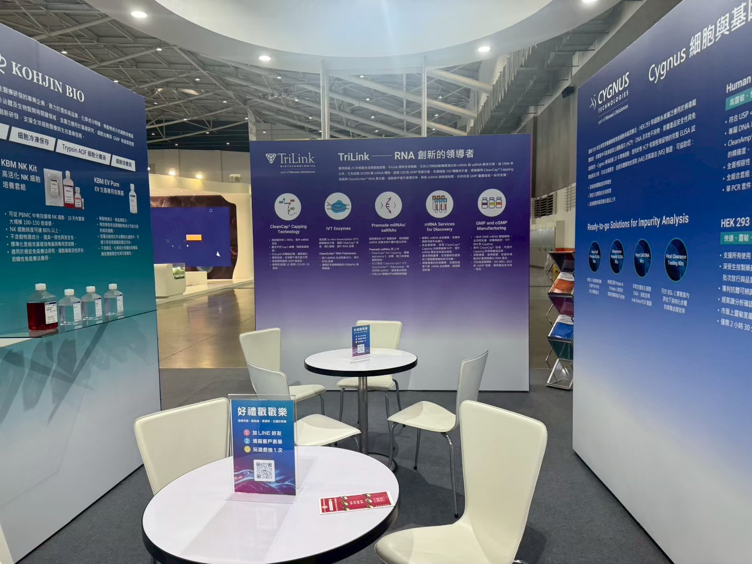 生物科技展覽設計_捷昇生技多品牌分區展示近景，統一設計語彙維持母品牌形象一致性