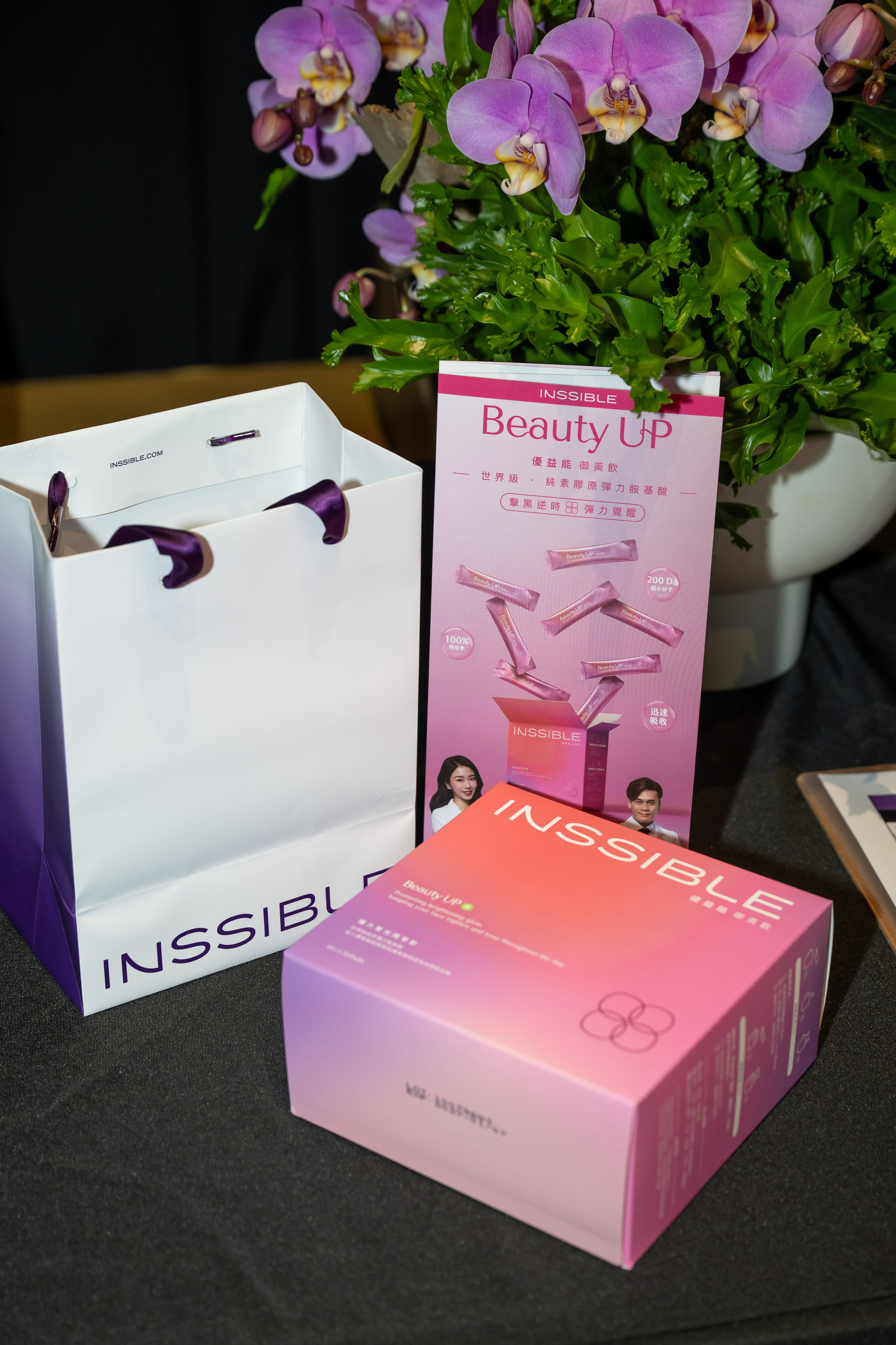 INSSIBLE發表會_紅磚牆霓虹燈品牌視覺