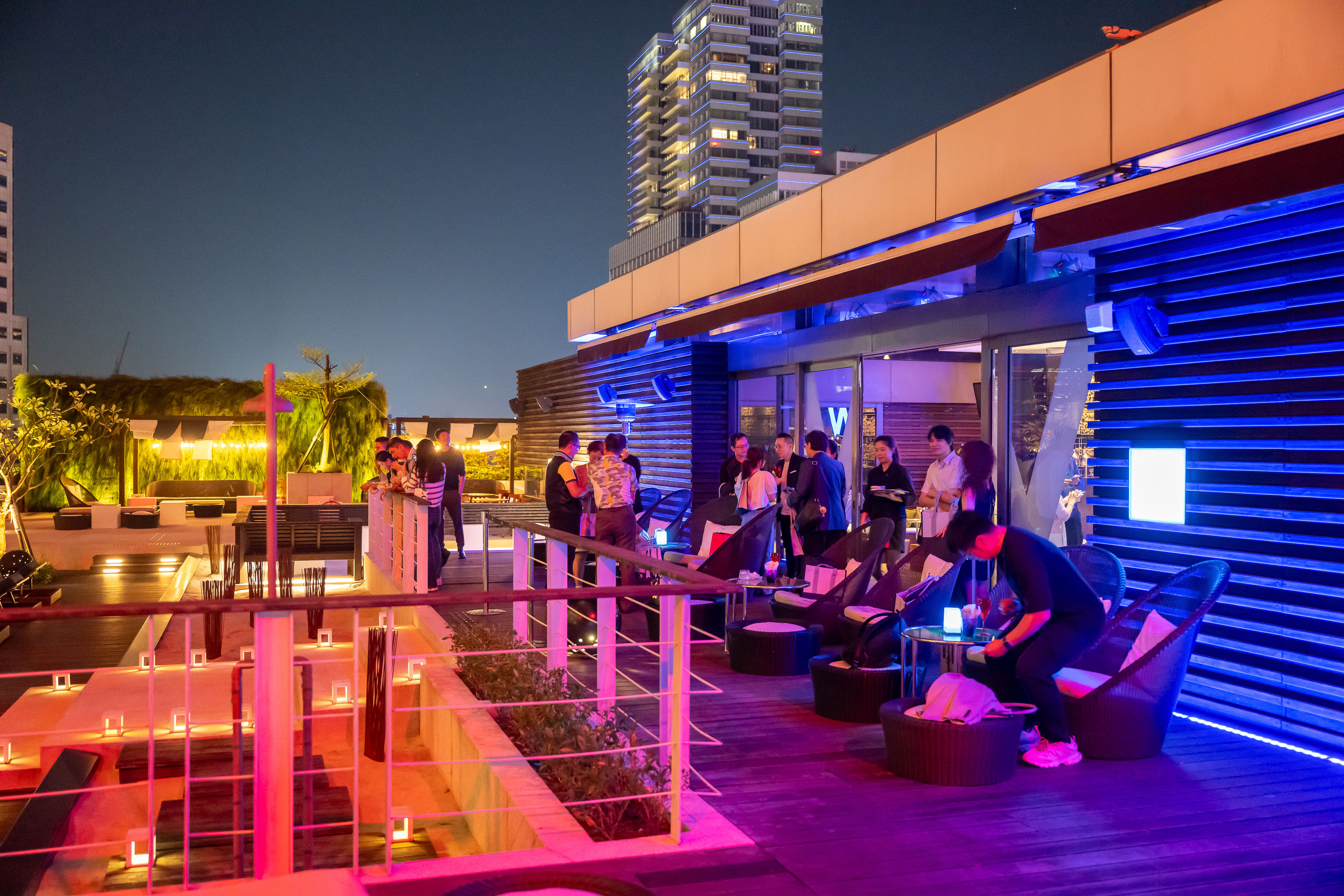 OEP APHRODITE'S NIGHT_泳池派對現場氛圍與燈光效果