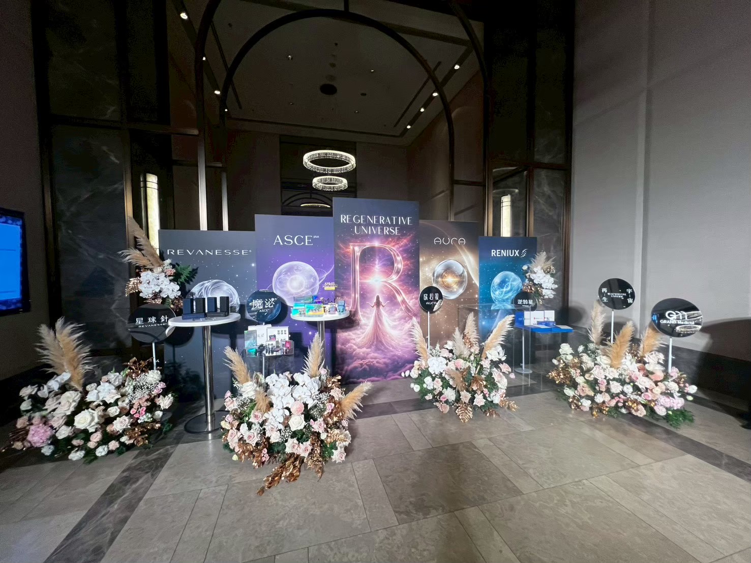 醫學會品牌矩陣陳列設計_偉鉅再生宇宙多品牌迎賓花藝展示牆